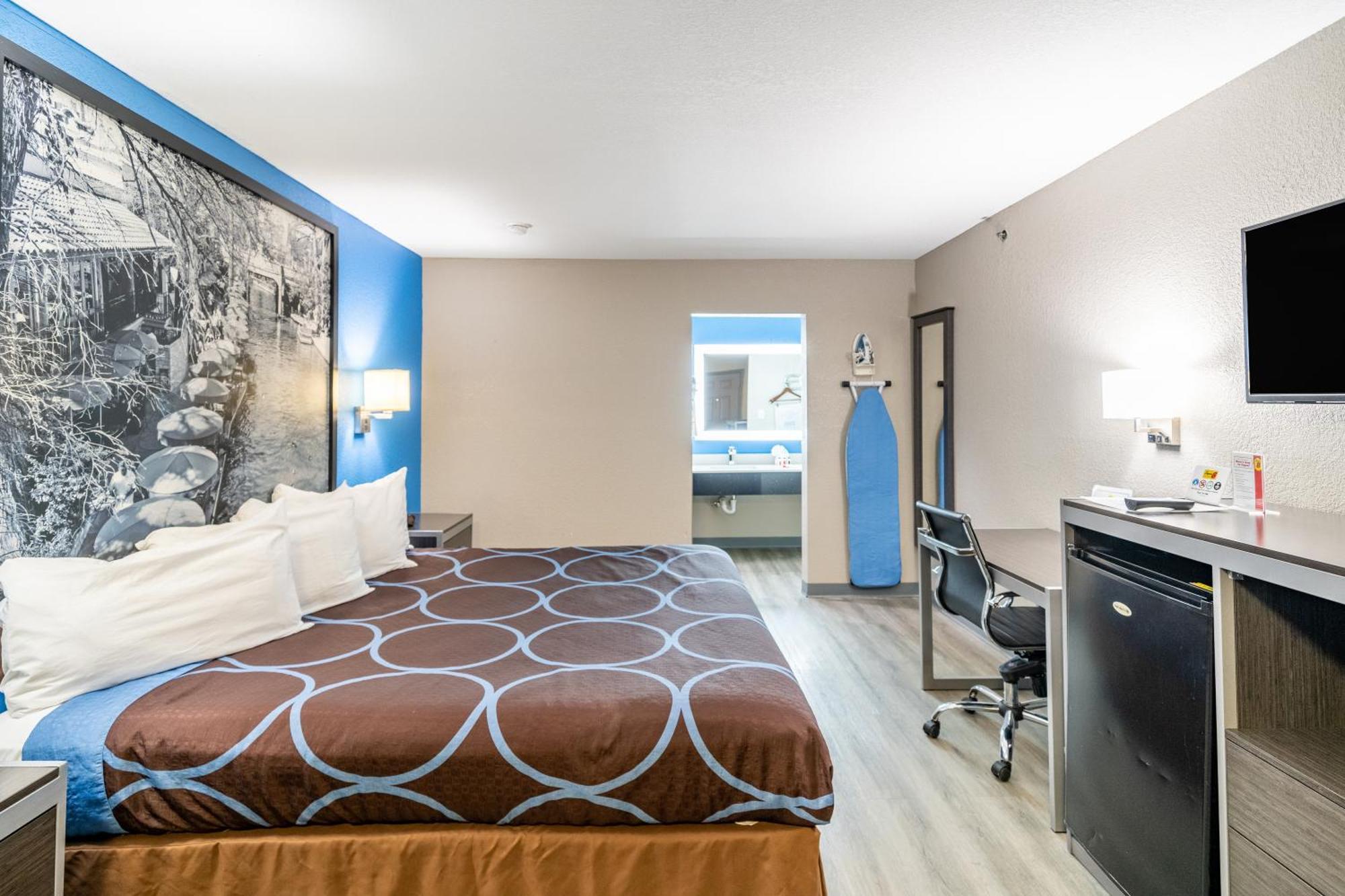 Super 8 By Wyndham San Antonio/Riverwalk Area Zewnętrze zdjęcie