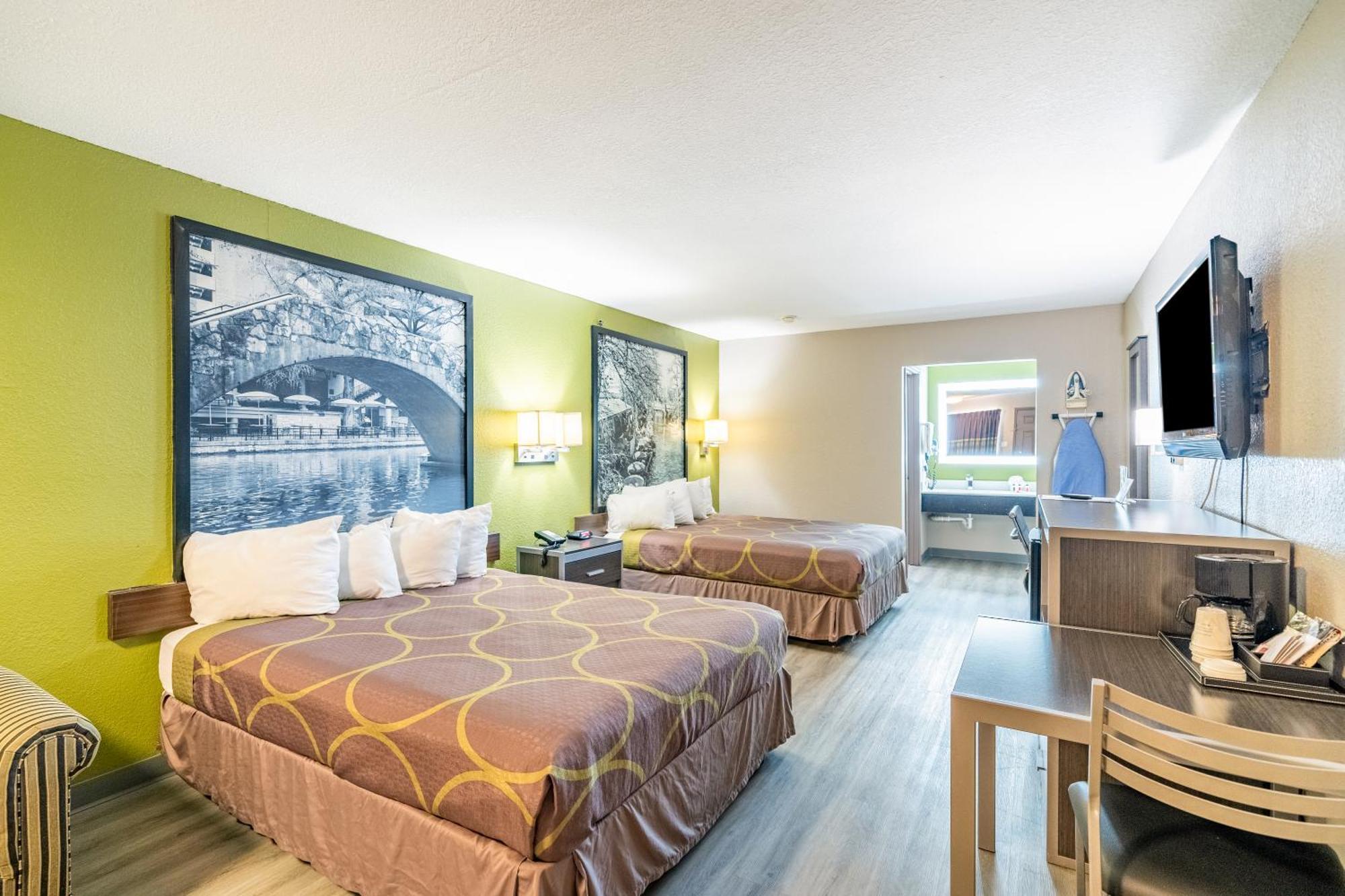 Super 8 By Wyndham San Antonio/Riverwalk Area Zewnętrze zdjęcie