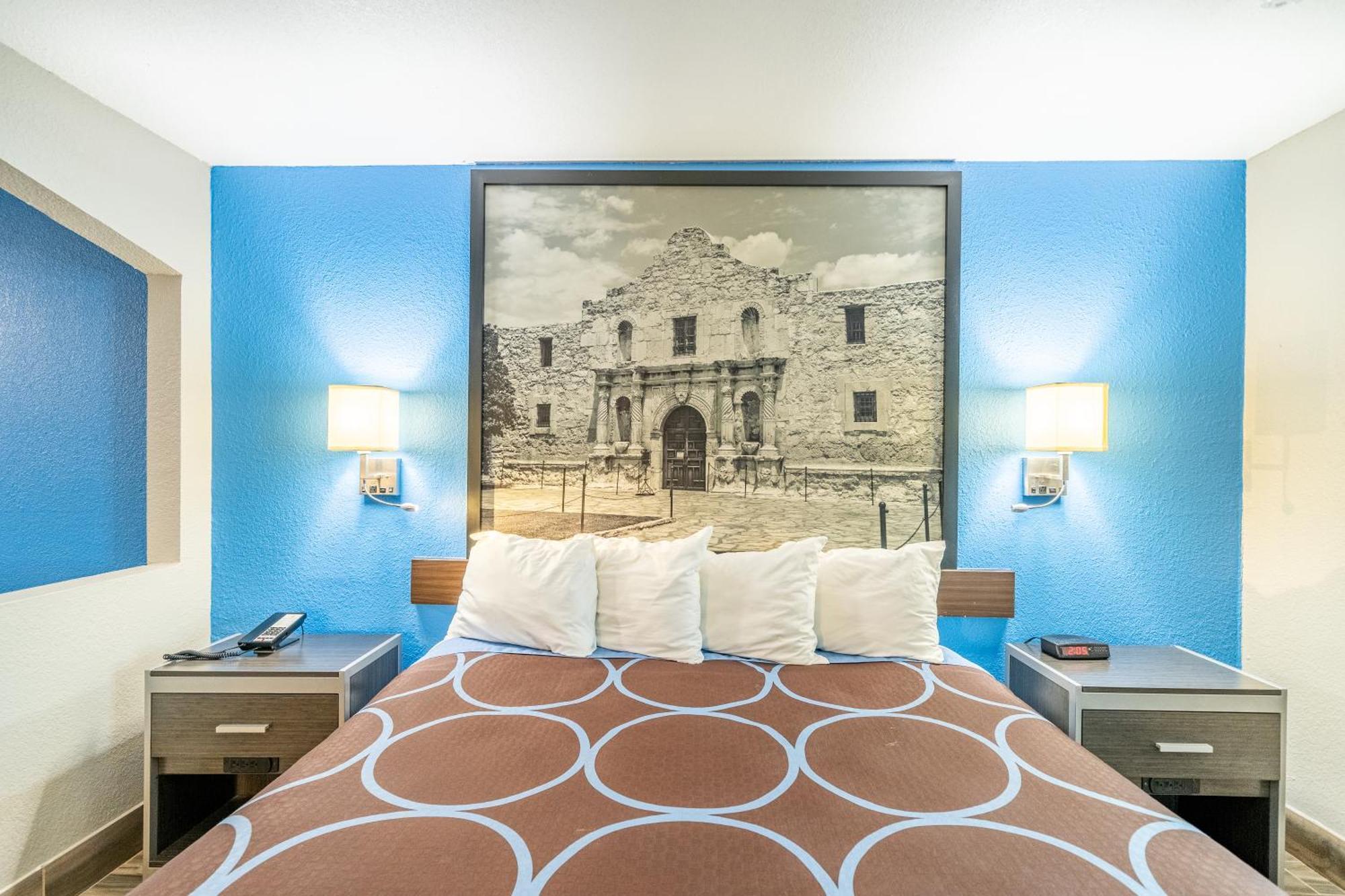 Super 8 By Wyndham San Antonio/Riverwalk Area Zewnętrze zdjęcie