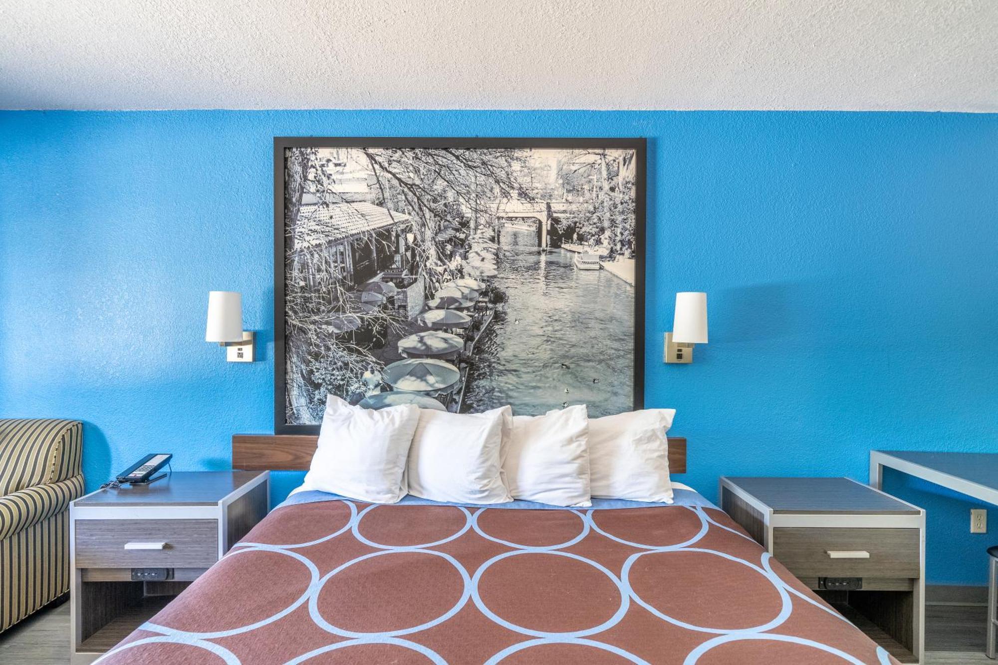 Super 8 By Wyndham San Antonio/Riverwalk Area Zewnętrze zdjęcie