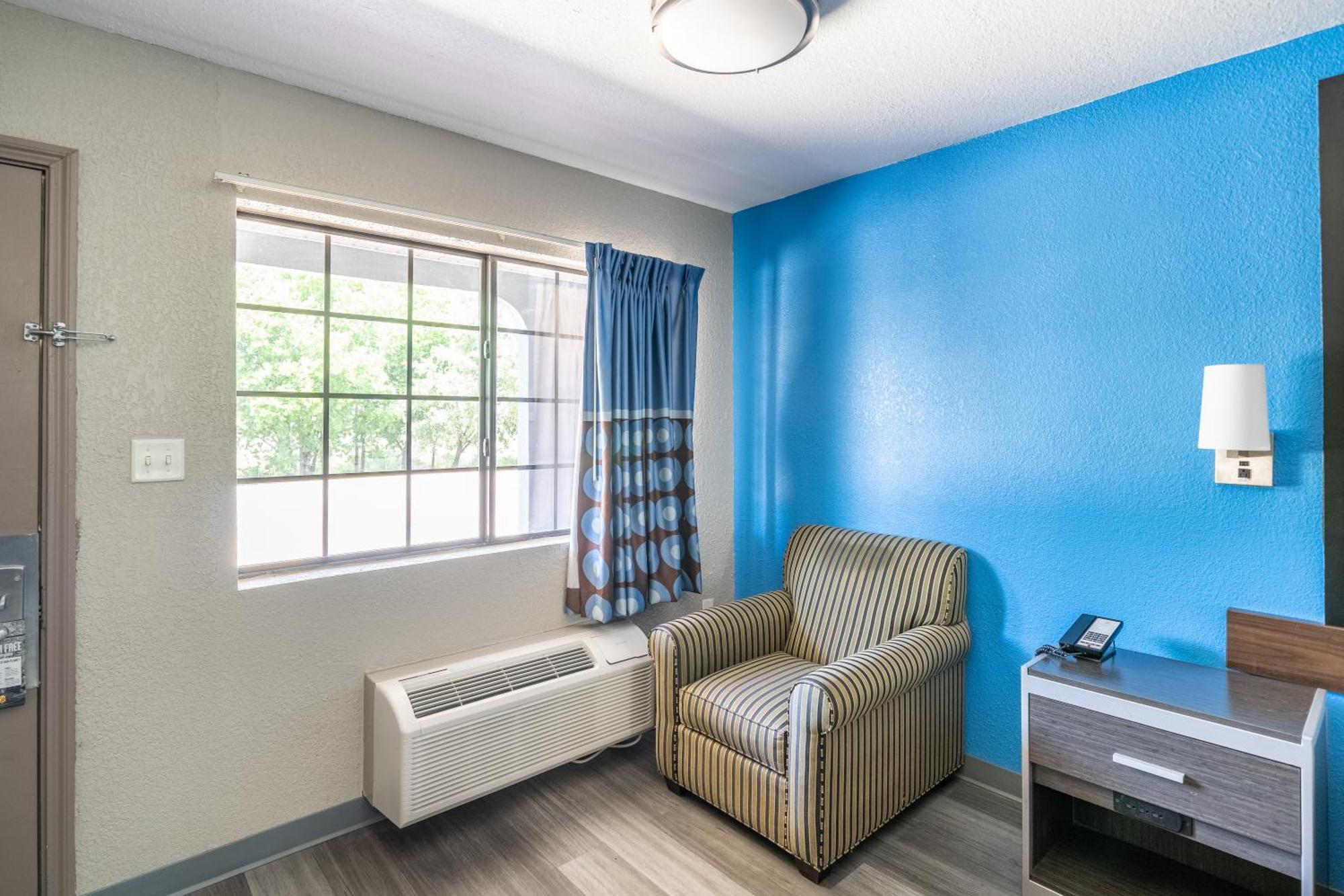 Super 8 By Wyndham San Antonio/Riverwalk Area Zewnętrze zdjęcie