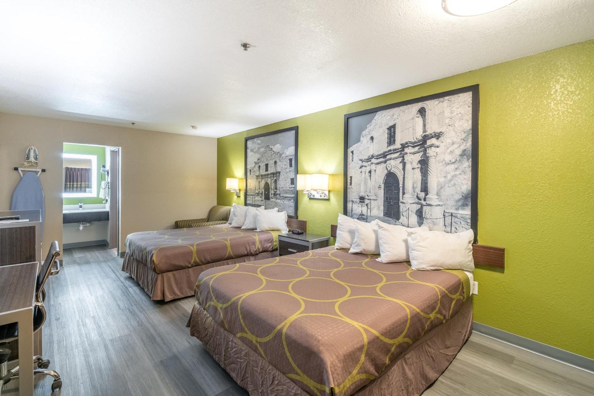 Super 8 By Wyndham San Antonio/Riverwalk Area Zewnętrze zdjęcie