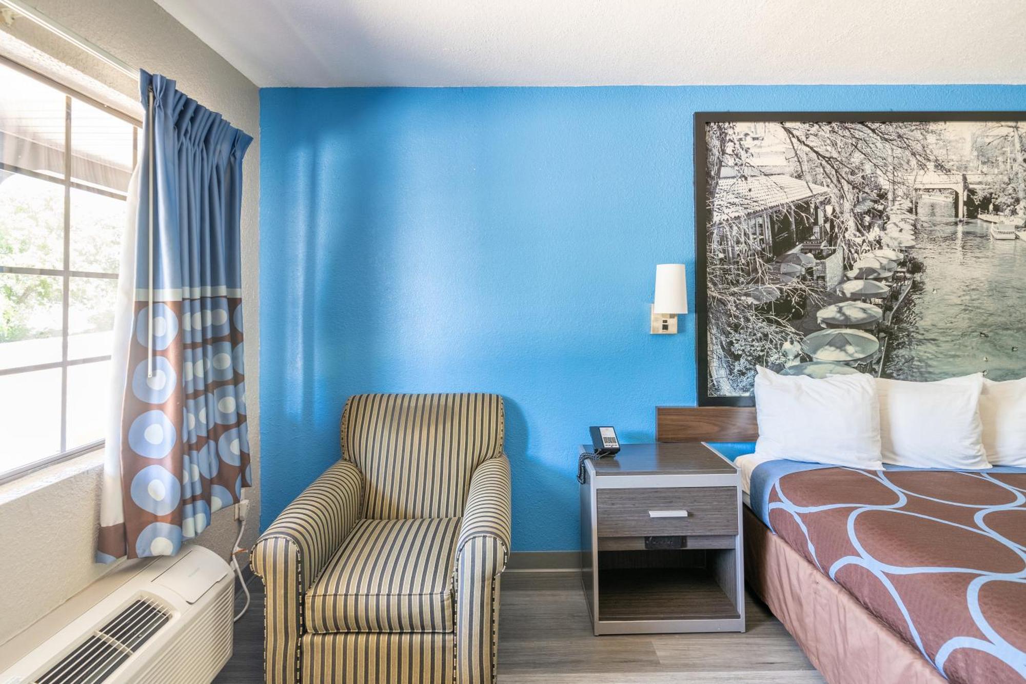 Super 8 By Wyndham San Antonio/Riverwalk Area Zewnętrze zdjęcie