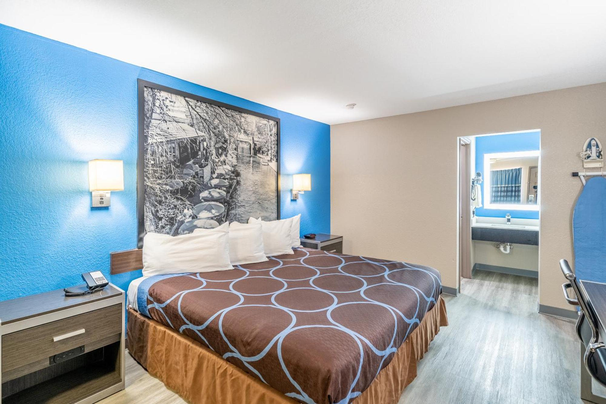Super 8 By Wyndham San Antonio/Riverwalk Area Zewnętrze zdjęcie