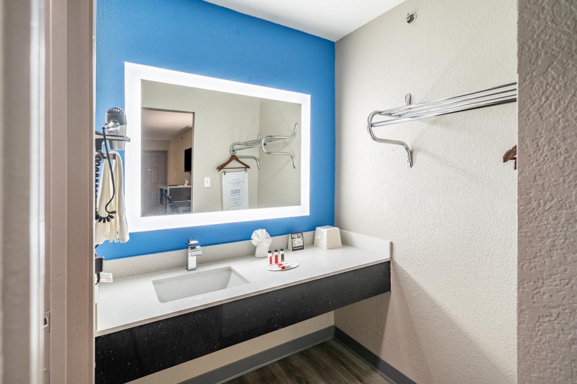 Super 8 By Wyndham San Antonio/Riverwalk Area Zewnętrze zdjęcie