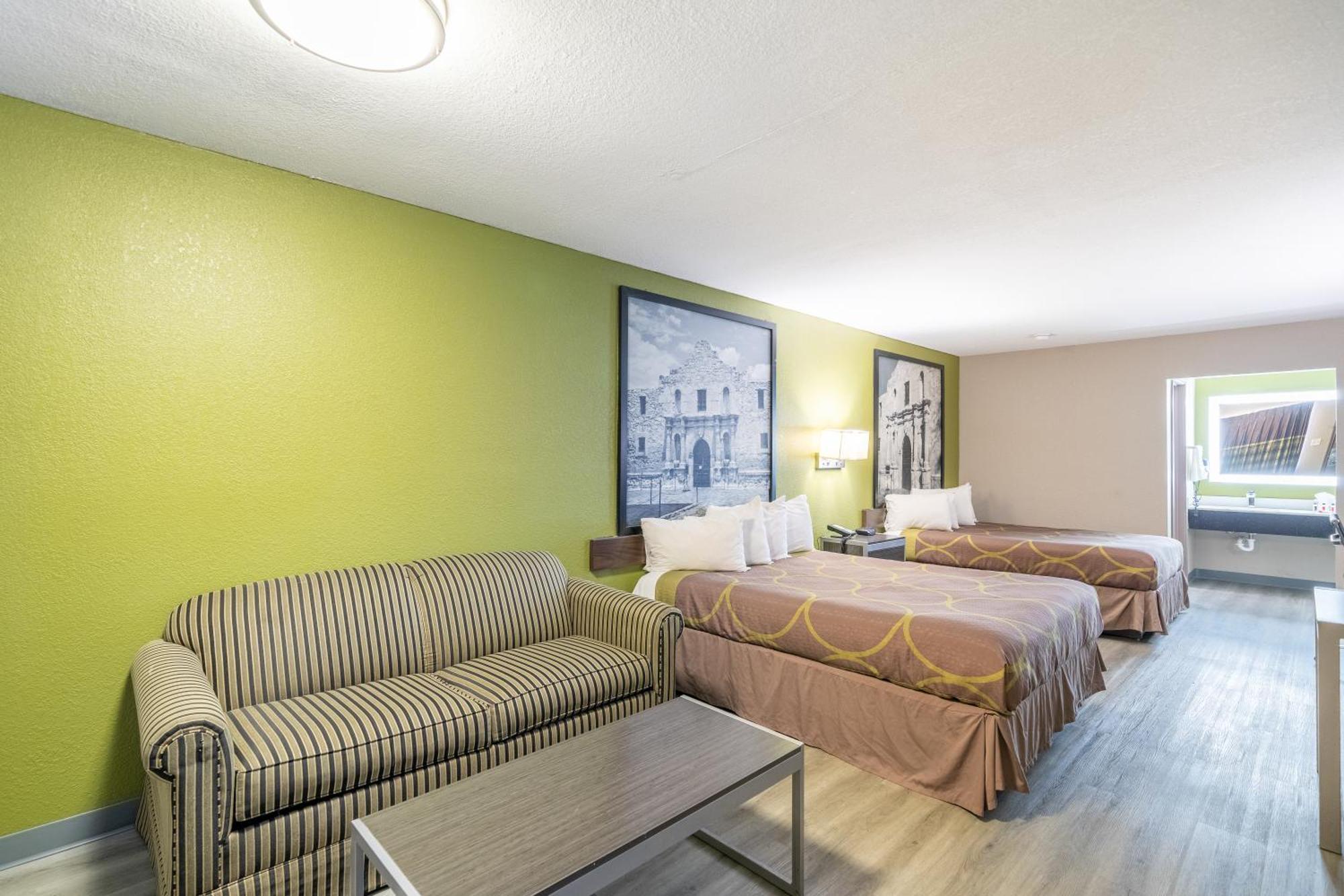 Super 8 By Wyndham San Antonio/Riverwalk Area Zewnętrze zdjęcie