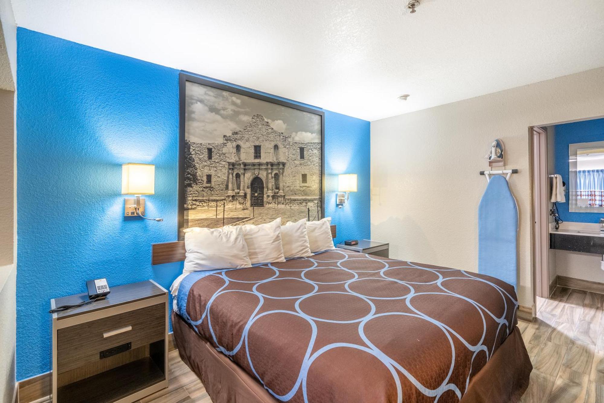 Super 8 By Wyndham San Antonio/Riverwalk Area Zewnętrze zdjęcie