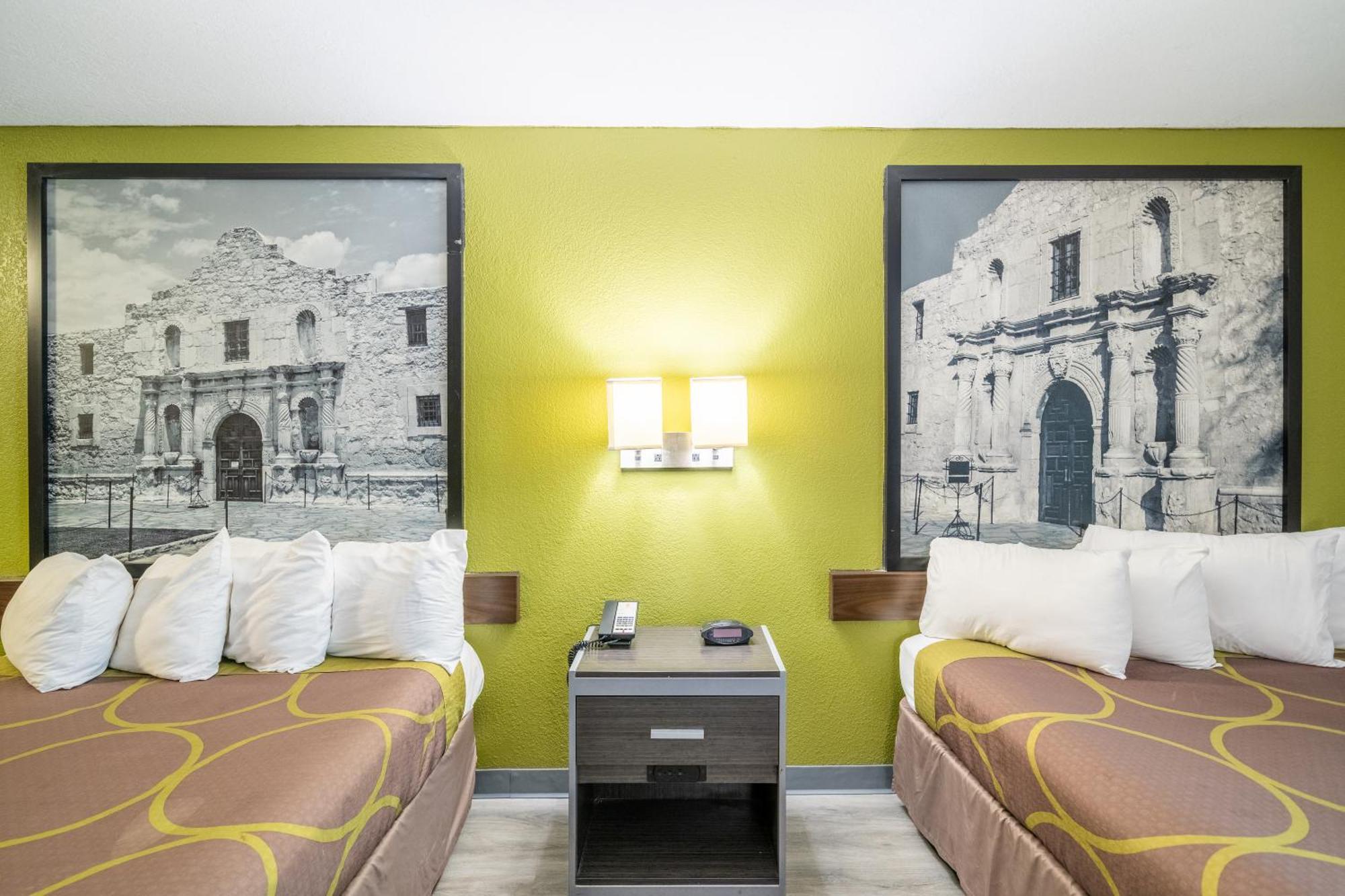 Super 8 By Wyndham San Antonio/Riverwalk Area Zewnętrze zdjęcie