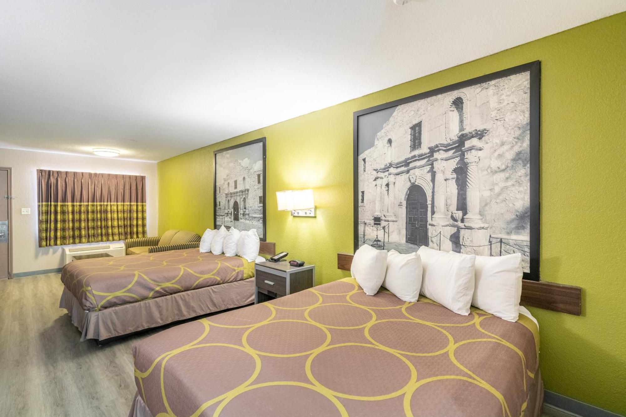 Super 8 By Wyndham San Antonio/Riverwalk Area Zewnętrze zdjęcie