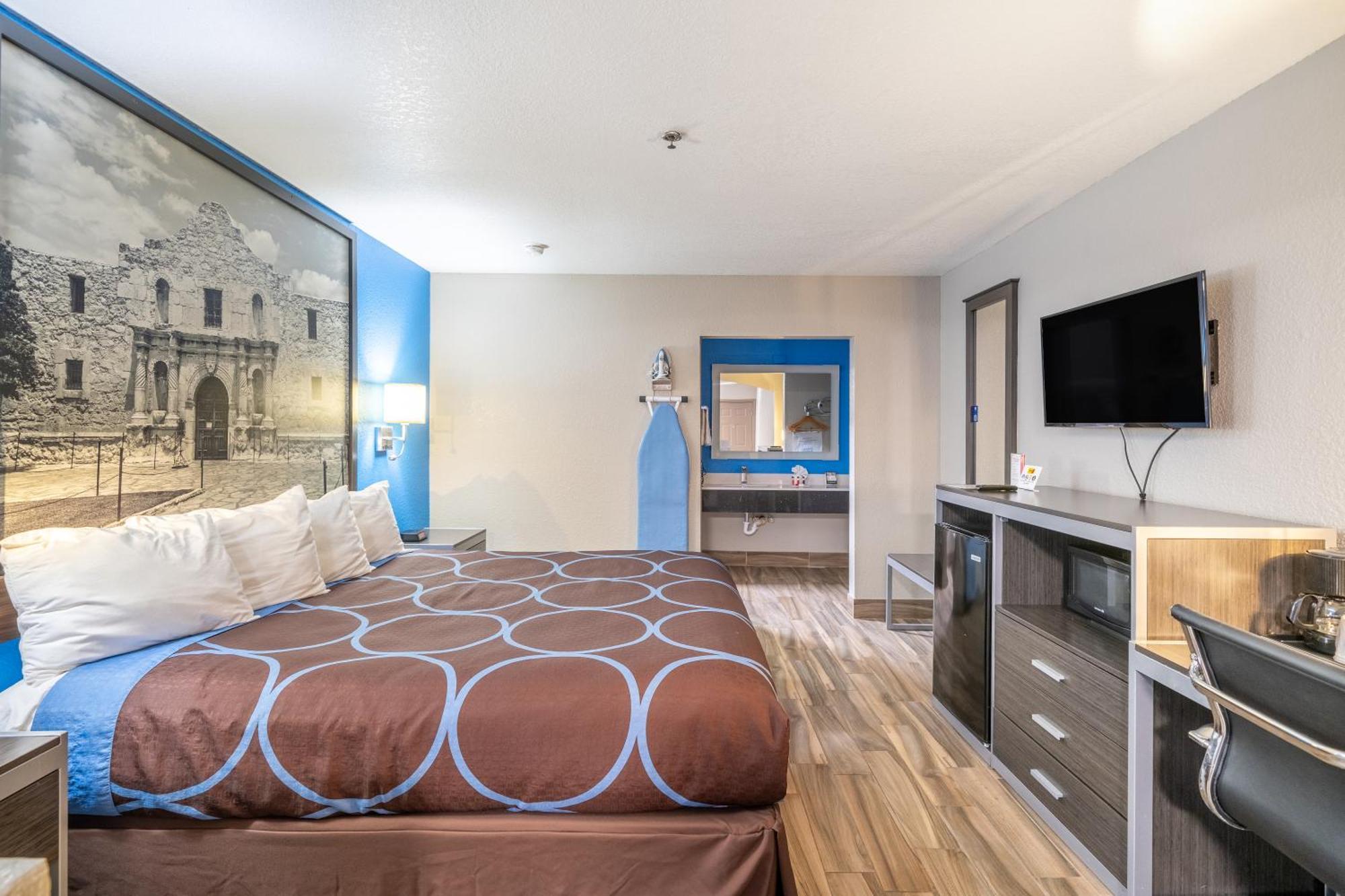 Super 8 By Wyndham San Antonio/Riverwalk Area Zewnętrze zdjęcie