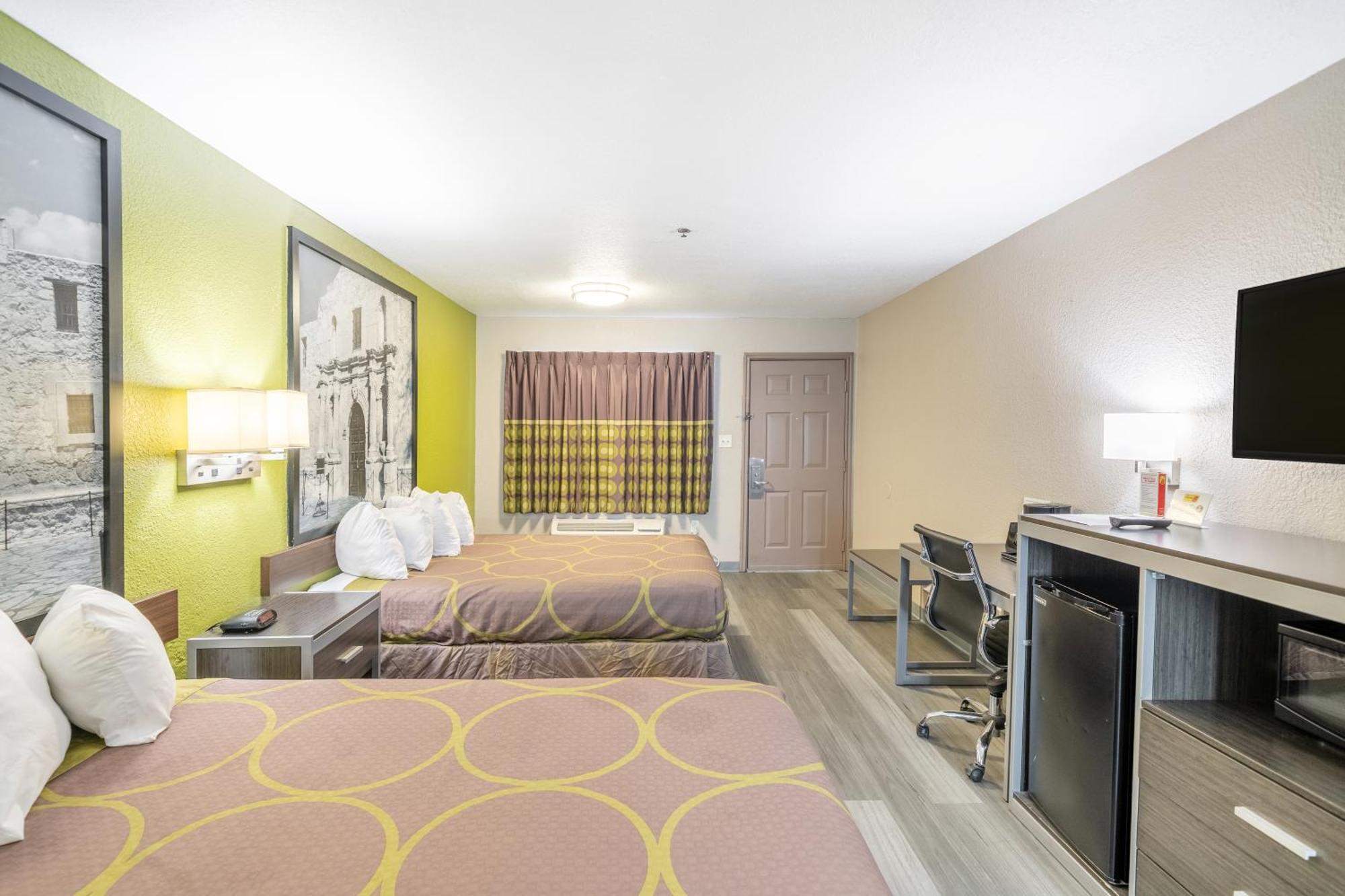Super 8 By Wyndham San Antonio/Riverwalk Area Zewnętrze zdjęcie