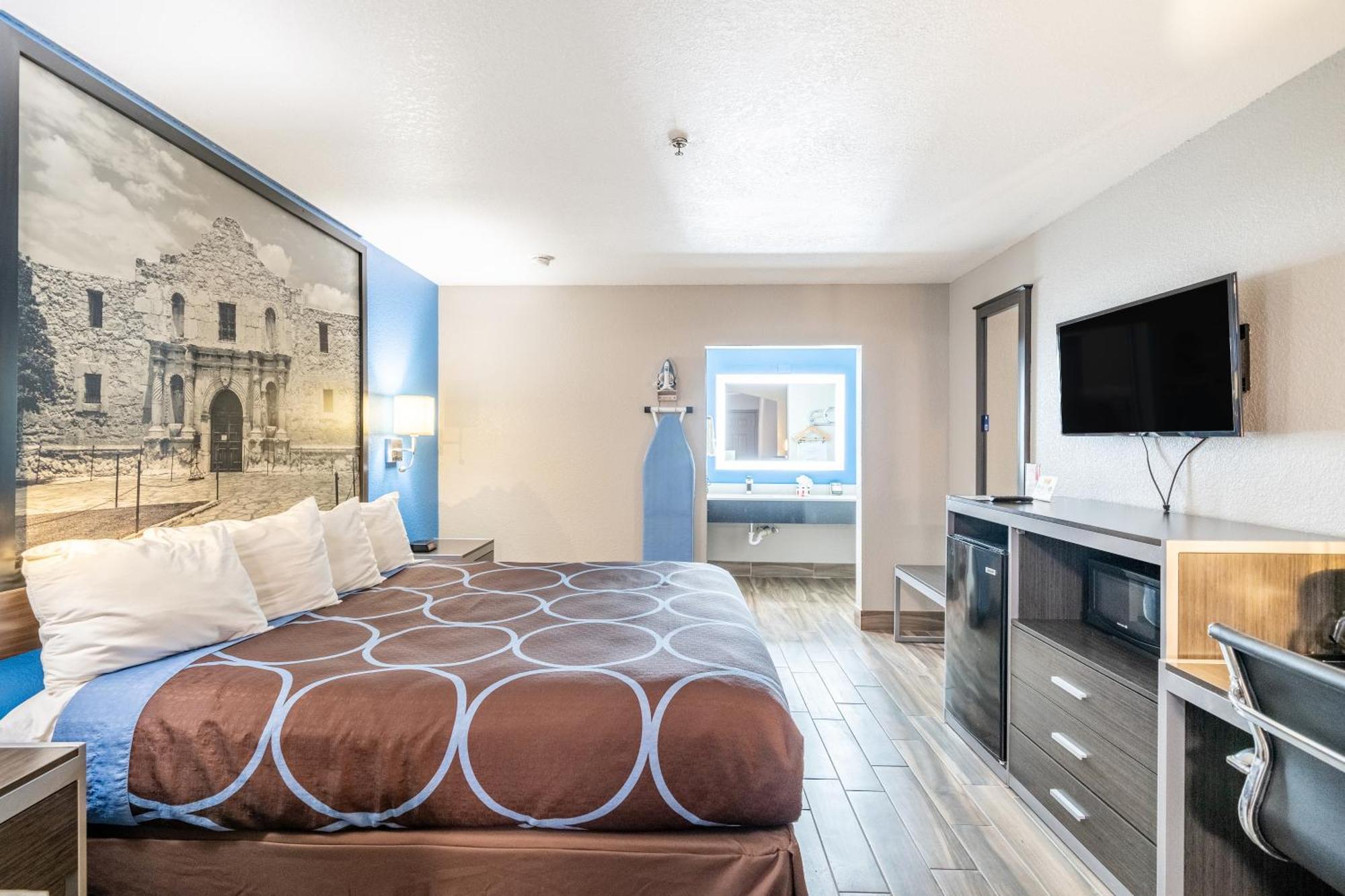 Super 8 By Wyndham San Antonio/Riverwalk Area Zewnętrze zdjęcie