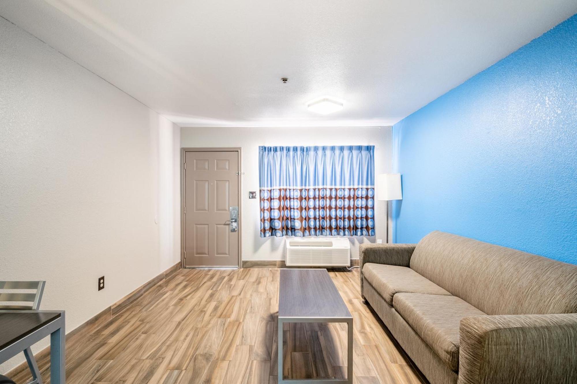 Super 8 By Wyndham San Antonio/Riverwalk Area Zewnętrze zdjęcie