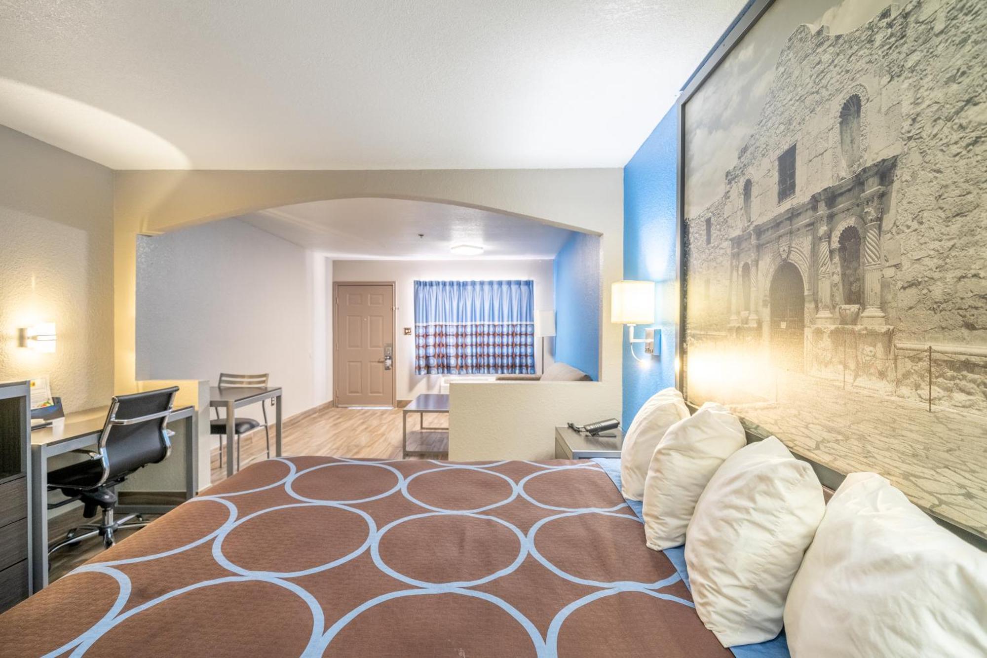 Super 8 By Wyndham San Antonio/Riverwalk Area Zewnętrze zdjęcie