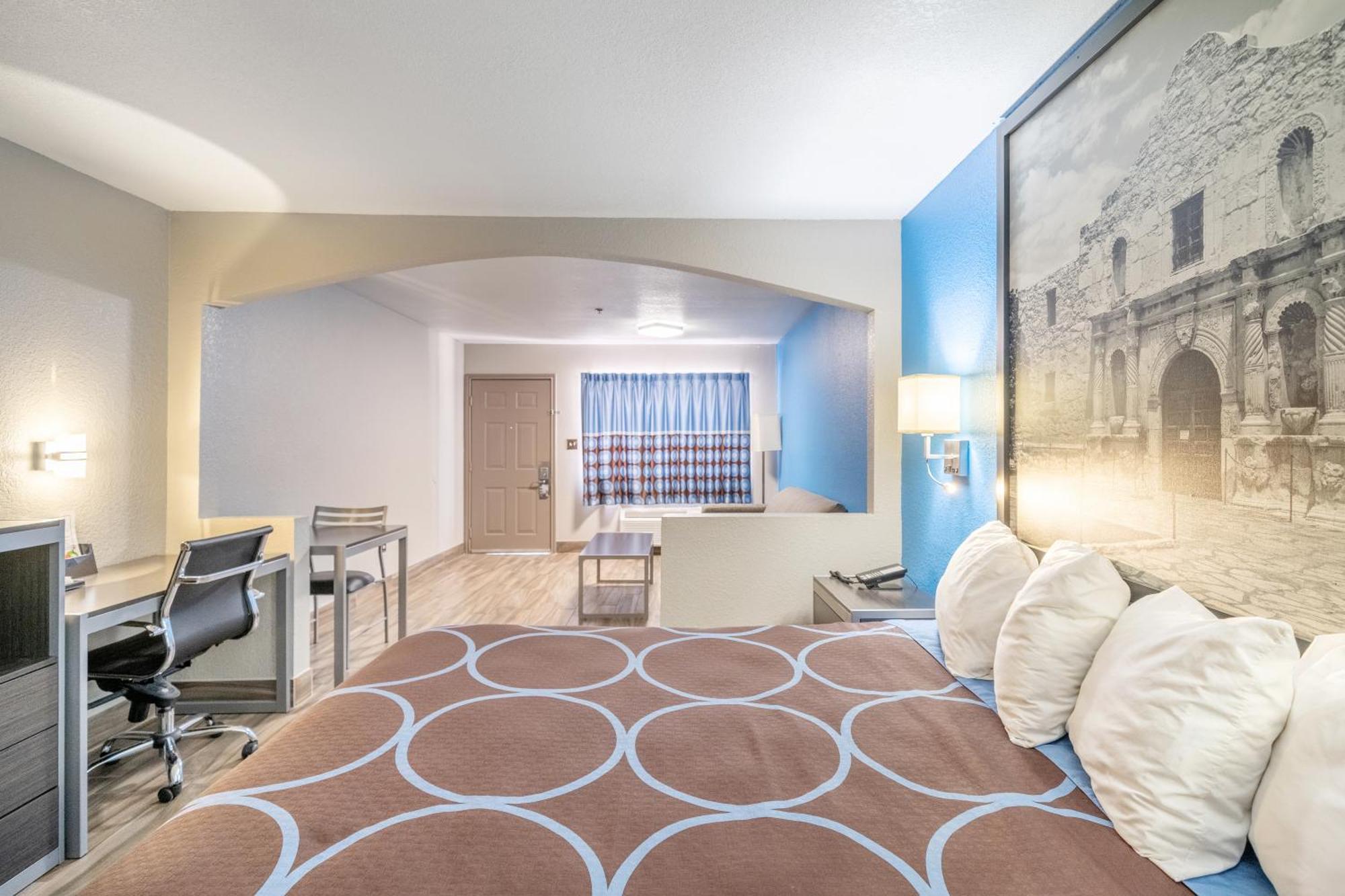 Super 8 By Wyndham San Antonio/Riverwalk Area Zewnętrze zdjęcie