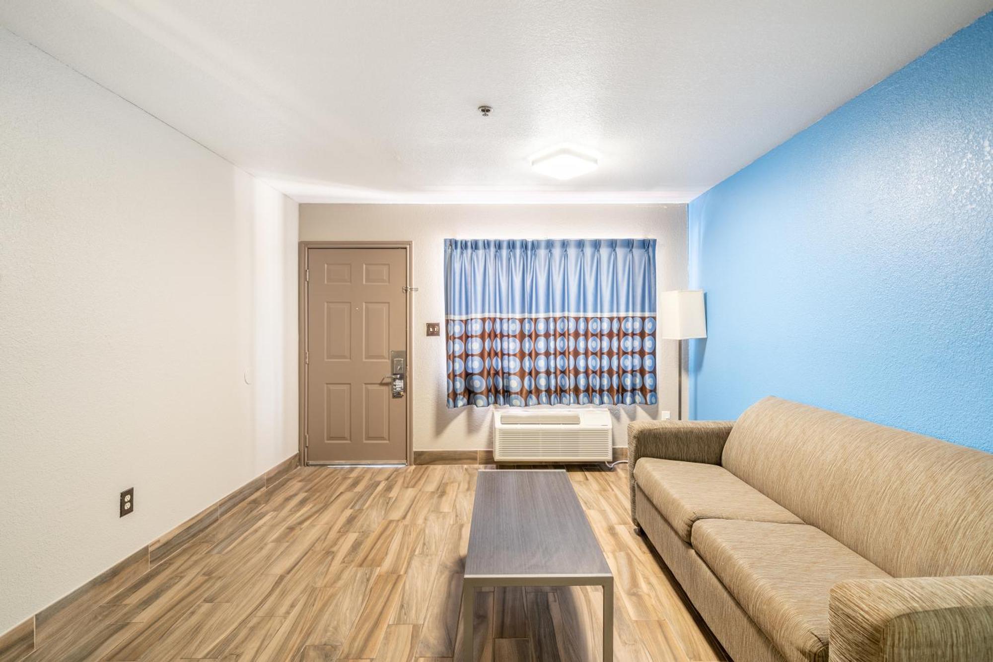 Super 8 By Wyndham San Antonio/Riverwalk Area Zewnętrze zdjęcie