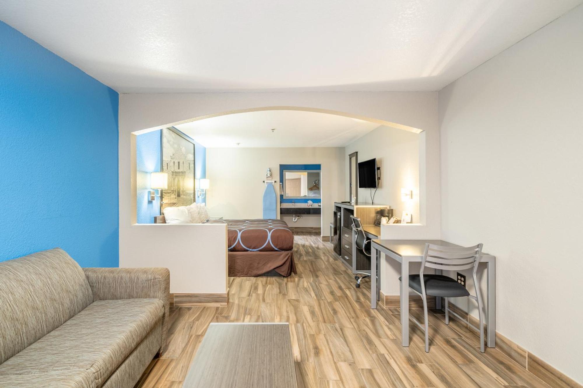 Super 8 By Wyndham San Antonio/Riverwalk Area Zewnętrze zdjęcie