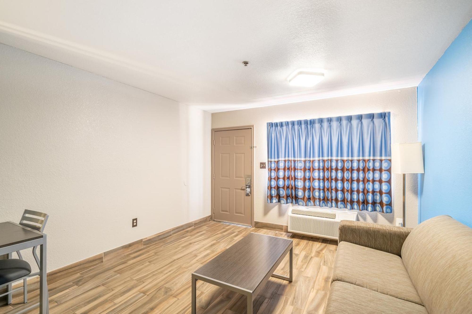Super 8 By Wyndham San Antonio/Riverwalk Area Zewnętrze zdjęcie